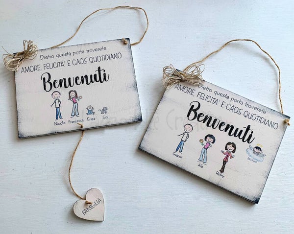 Targa Benvenuto in legno  personalizzata con disegni stick family