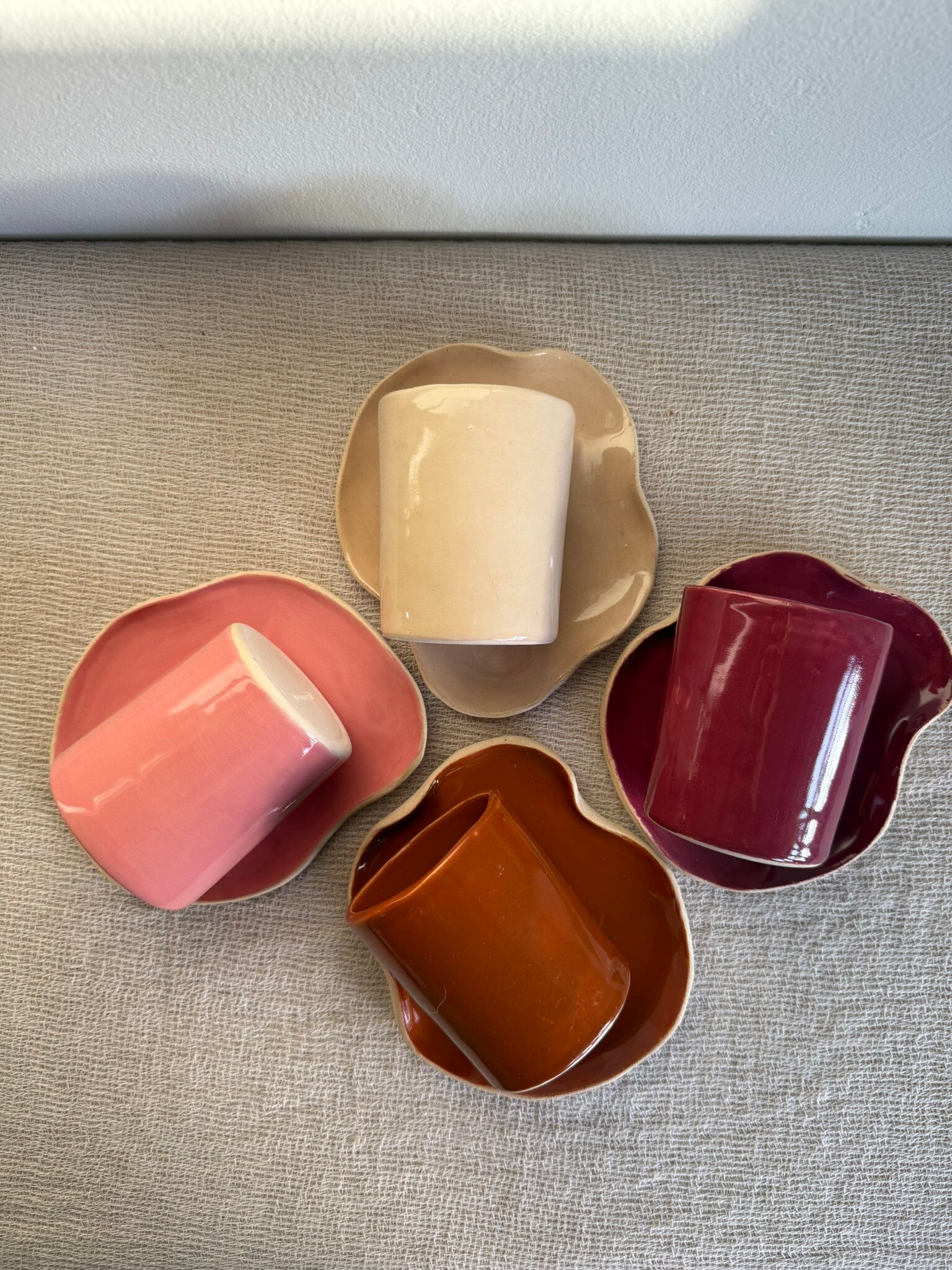 Set van Vier | Koffiekopjes met Wavy Schoteltjes