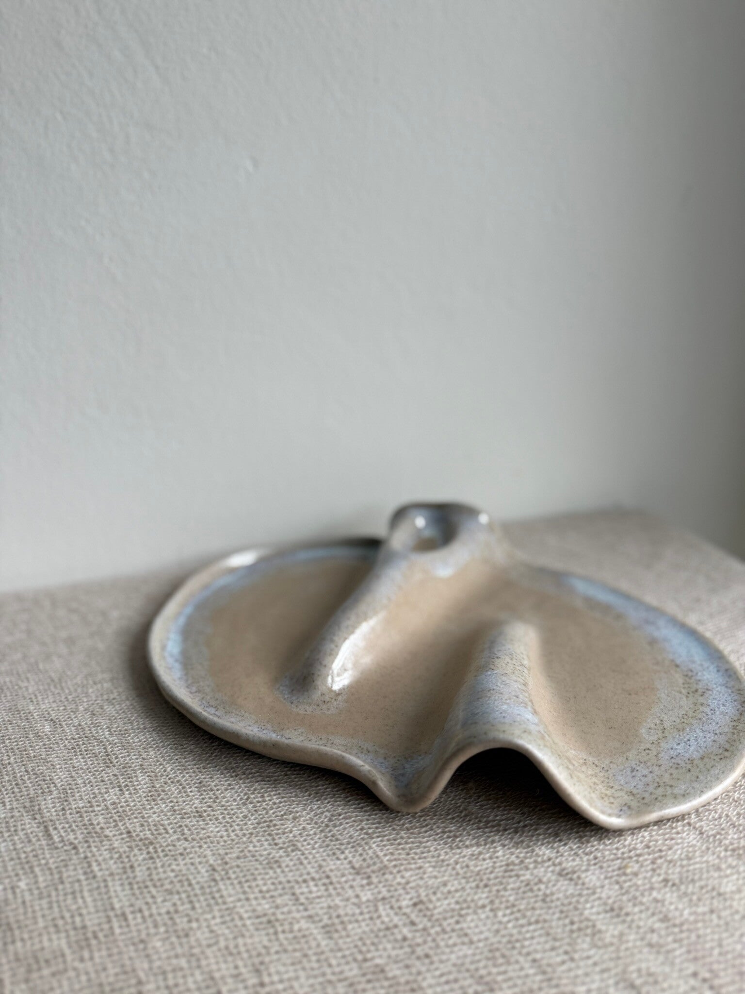 Wavy Plate XL | Light Blue & Cream