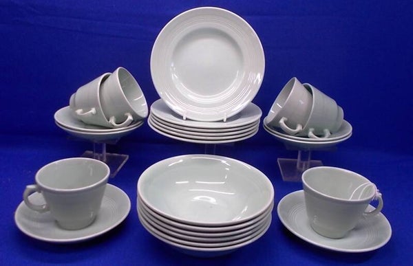 16127. Mintgroen ontbijt servies
