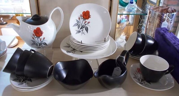 16235. Compleet theeservies van 'Midwinter' model 'Stylecraft'