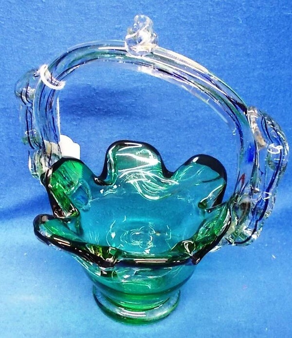 22423. Mandje van groen glas     VERKOCHT