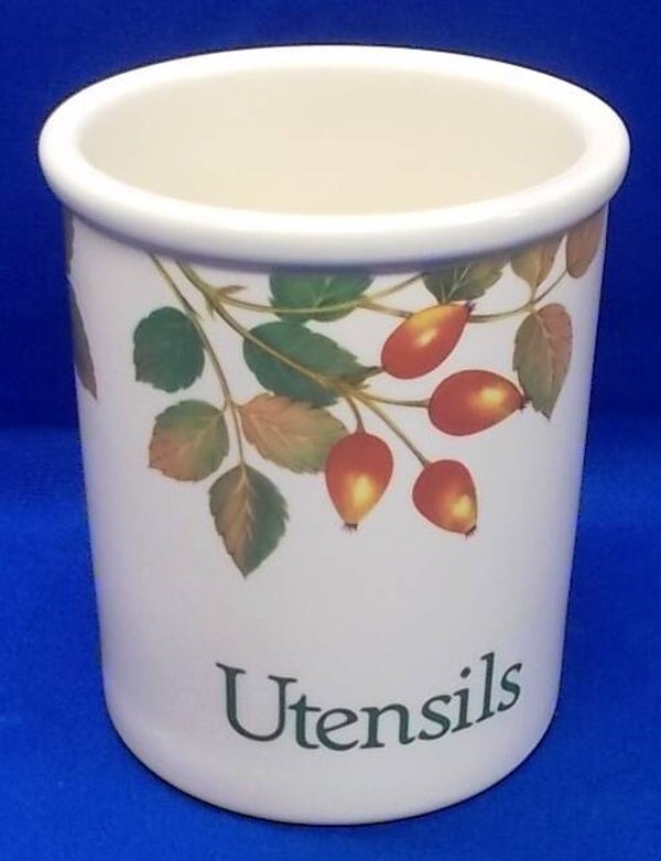 22532. Utensil pot