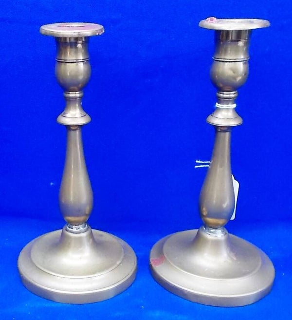 TWEE kandelaars in messing