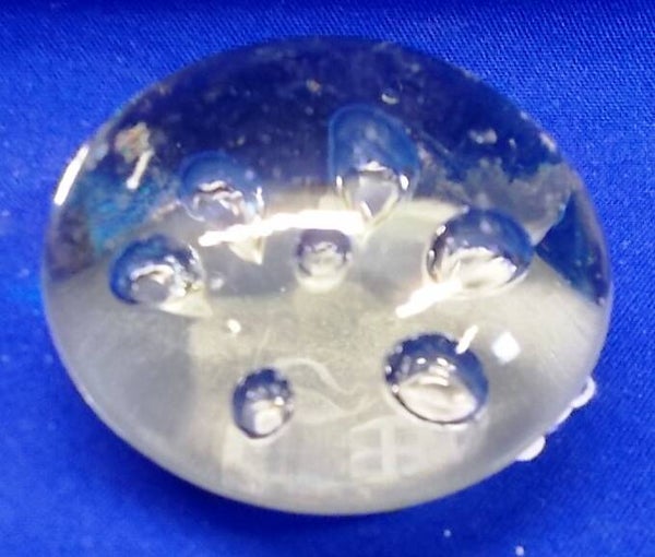 45230. Paperweight van glas