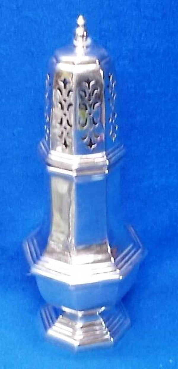 52352 Verzilverde suikerstrooier.