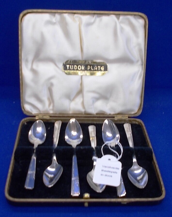 52620. Mooie theelepeltjes in een fraaie doos