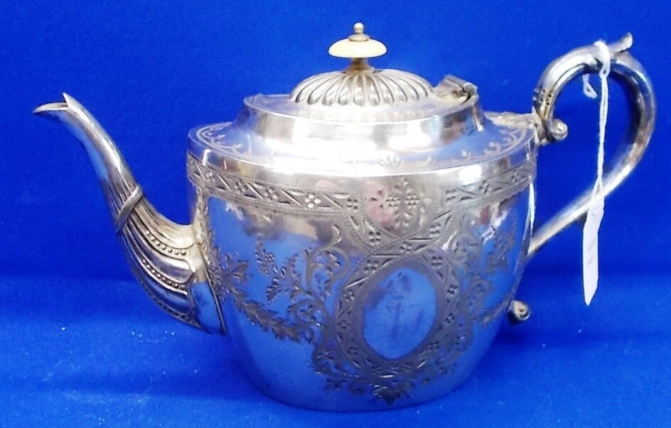 52624. Verzilverde theepot