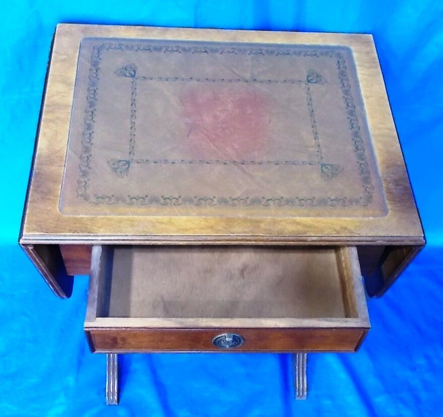 60811. Multifunctionele bijzettafel     VERKOCHT