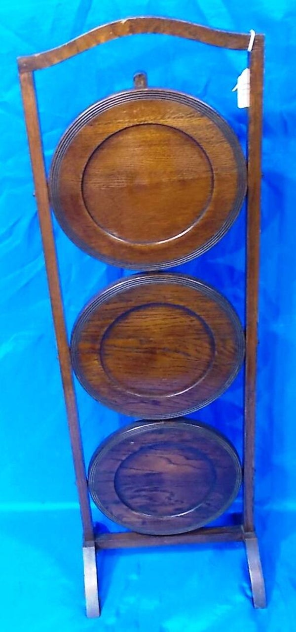 60823. Eiken Cakestand