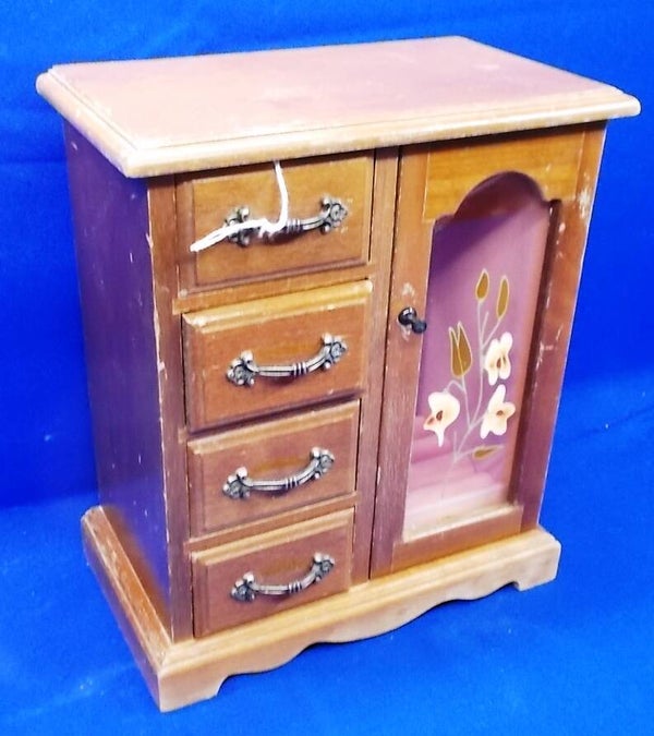 60831. Sieraden cabinet