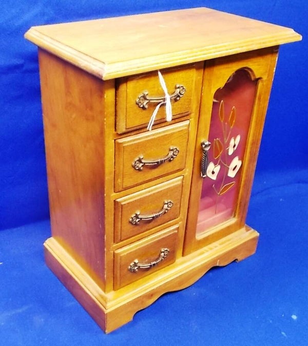 60832. Sieraden cabinet
