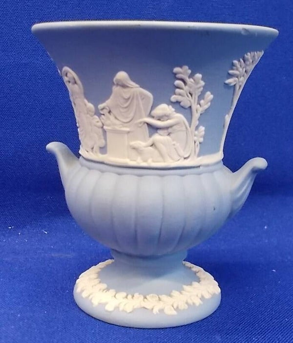 92566 Jasperware vaasje van Wedgwood.