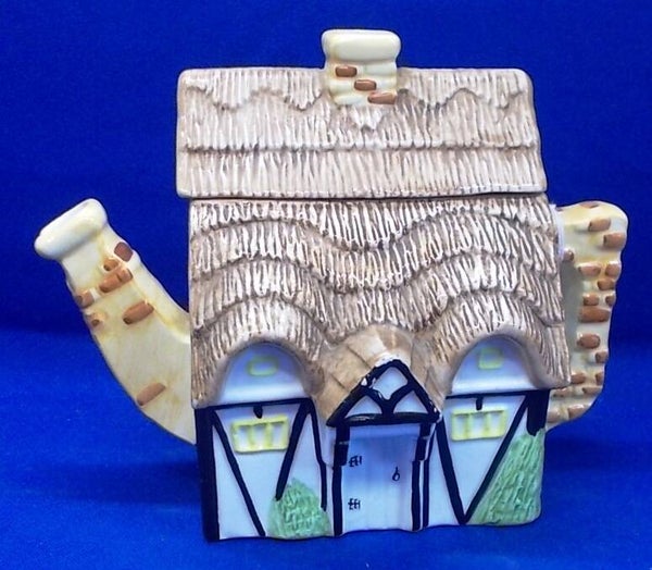92614. Theepot rietgedekte cottage