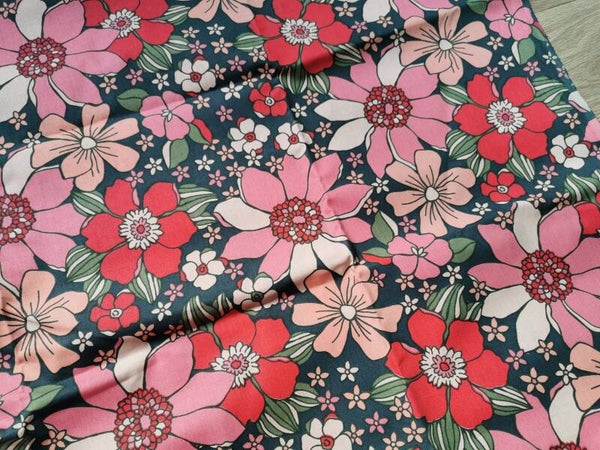 Coton motif  Marie vendu par 50cm