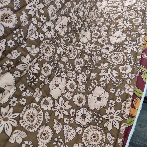Tissu coton matelassé double face fleurs Célia vendu par 50cm