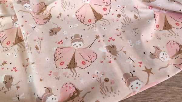 Tissu coton imprimé Fée fond rose vendu par 50cm