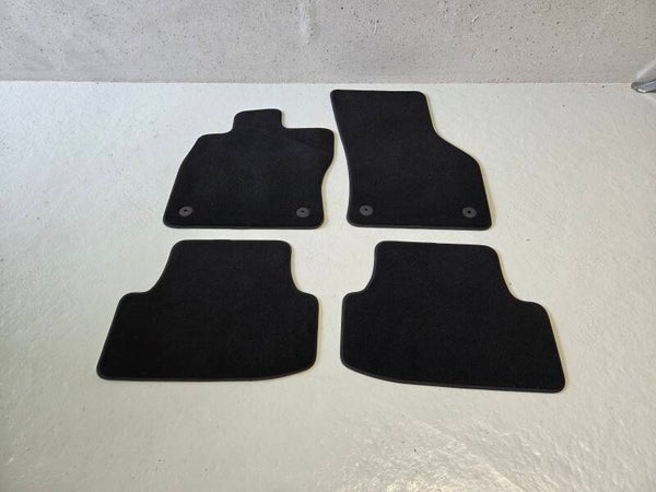 (Nieuw) Seat New Leon 5-deurs verlours mattenset (Zwart)