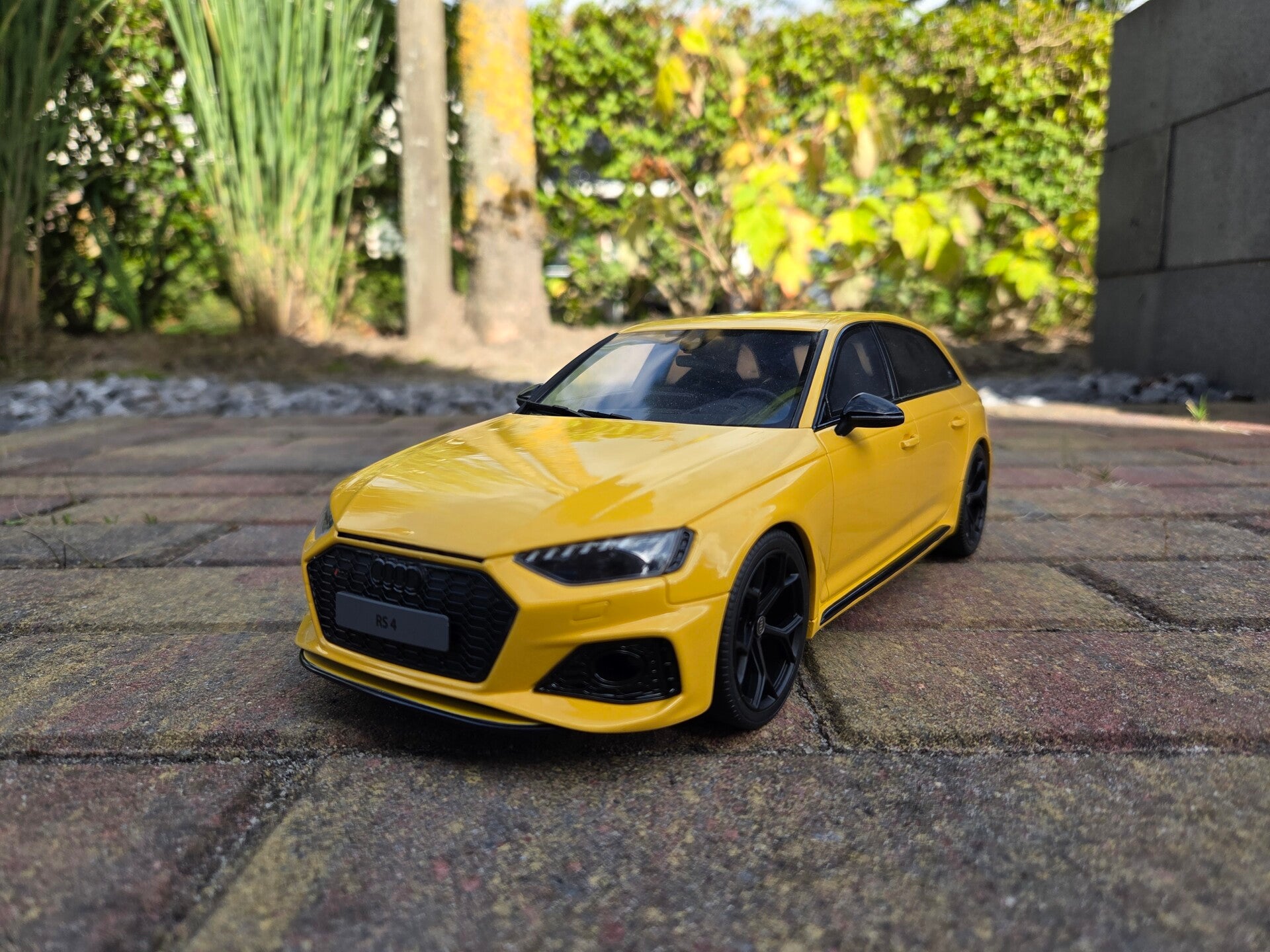 GT Spirit 1:18 Audi RS4 Avant 2024 25th Anniversary Imola Yellow (GT935)