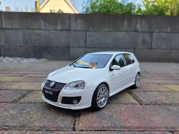 Ottomobile 1:18 Volkswagen Golf V GTI Edition 30 Candy White LB9A 2007 (OT1250)