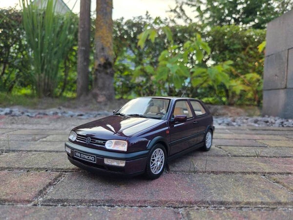 Ottomobile 1:18 Volkswagen Golf III VR 6 Syncro Dark Violet Perleffekt 1995 (OT1052)