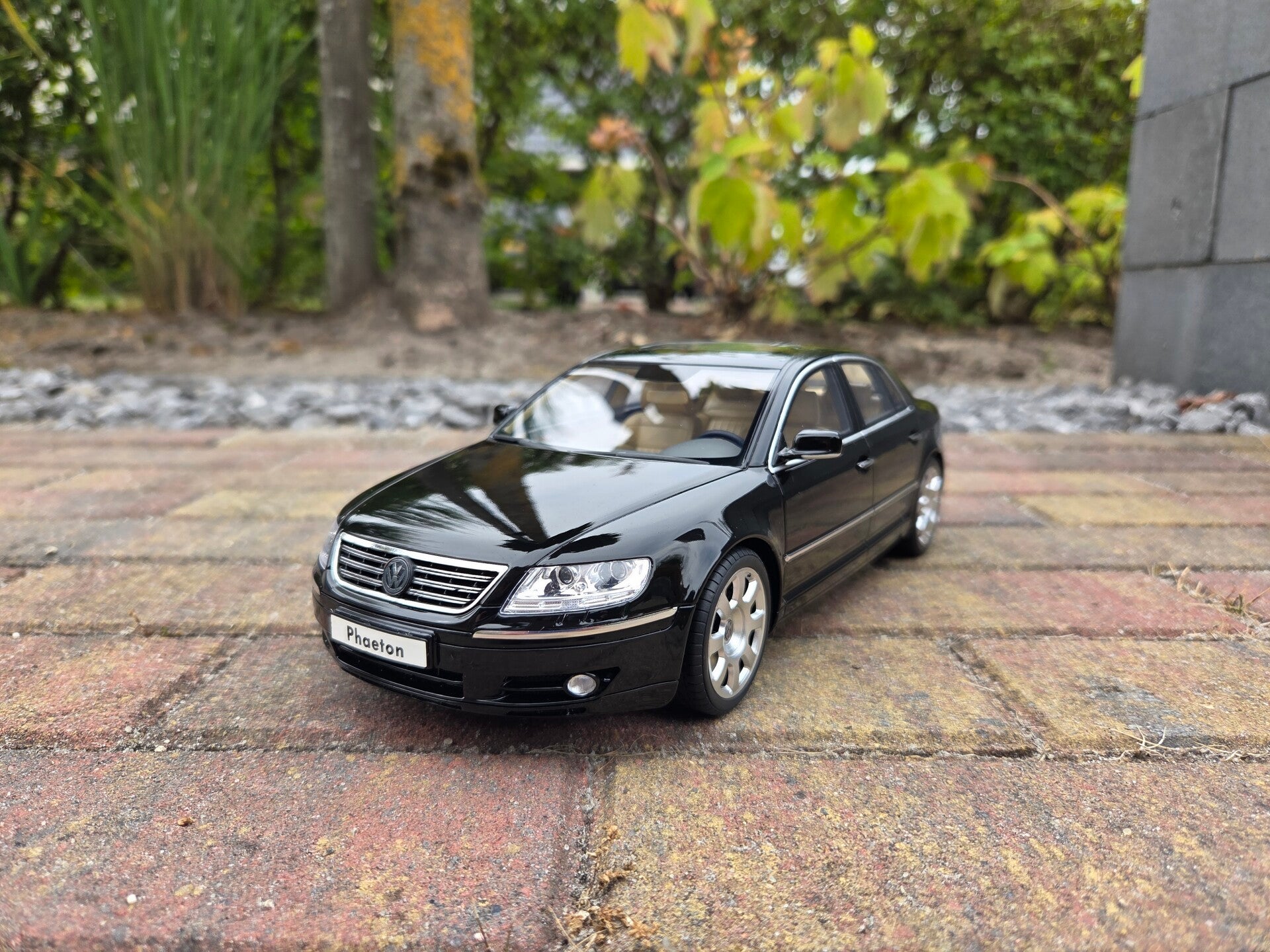Ottomobile 1:18 Volkswagen Phaeton 6.0 W12 Black L041 2005 (OT1266)