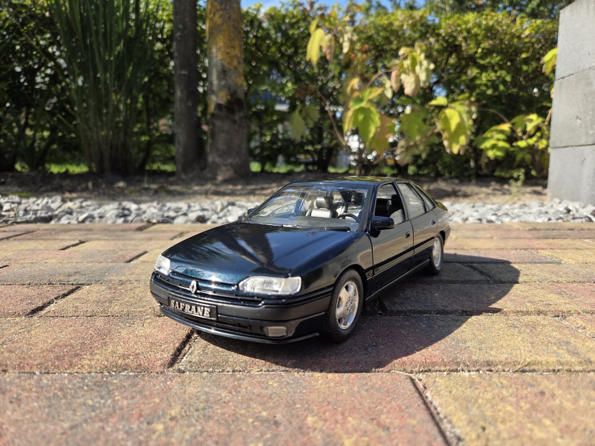 Solido 1:18 Renault Safrane V6 Dark Blue 1992 Phase 1
