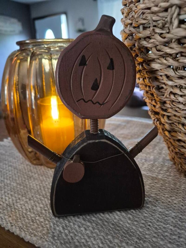 Bobble head pumpkin