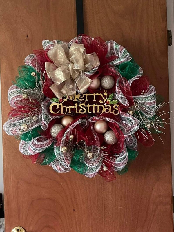 Elegant Christmas Ornaments Wreath
