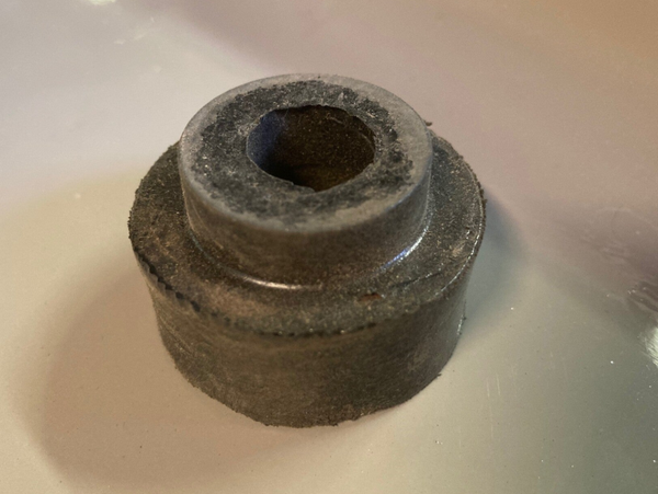 7091 - top engine/gearbox mount rubber