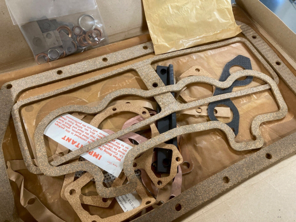 270568 - Full engine gasket set late 2 ltr 1955-1958 NOS