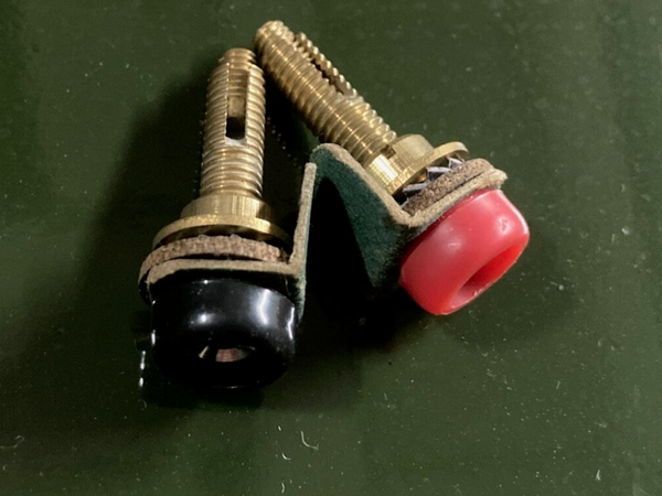 Land Rover dashbord socket red + black