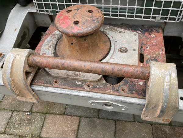 Capstan winch + early aluminium roller guide for S1 /2 /3