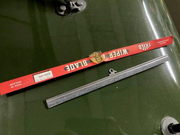 Land Rover Series 1 wiper blade - peg type - NOS - 9 inch