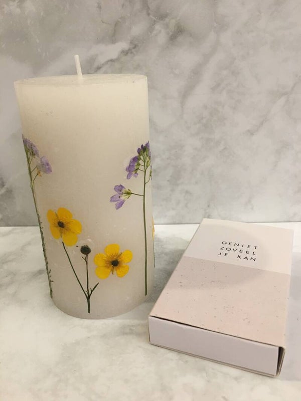 Botanische pilaarkaars met ECHTE geperste bloemen en luciferdoosje van Zusss