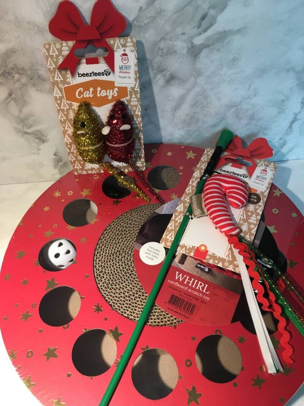 Krabkarton cirkel rood met kattenhengel zuurstok en 2 kerstmuizen