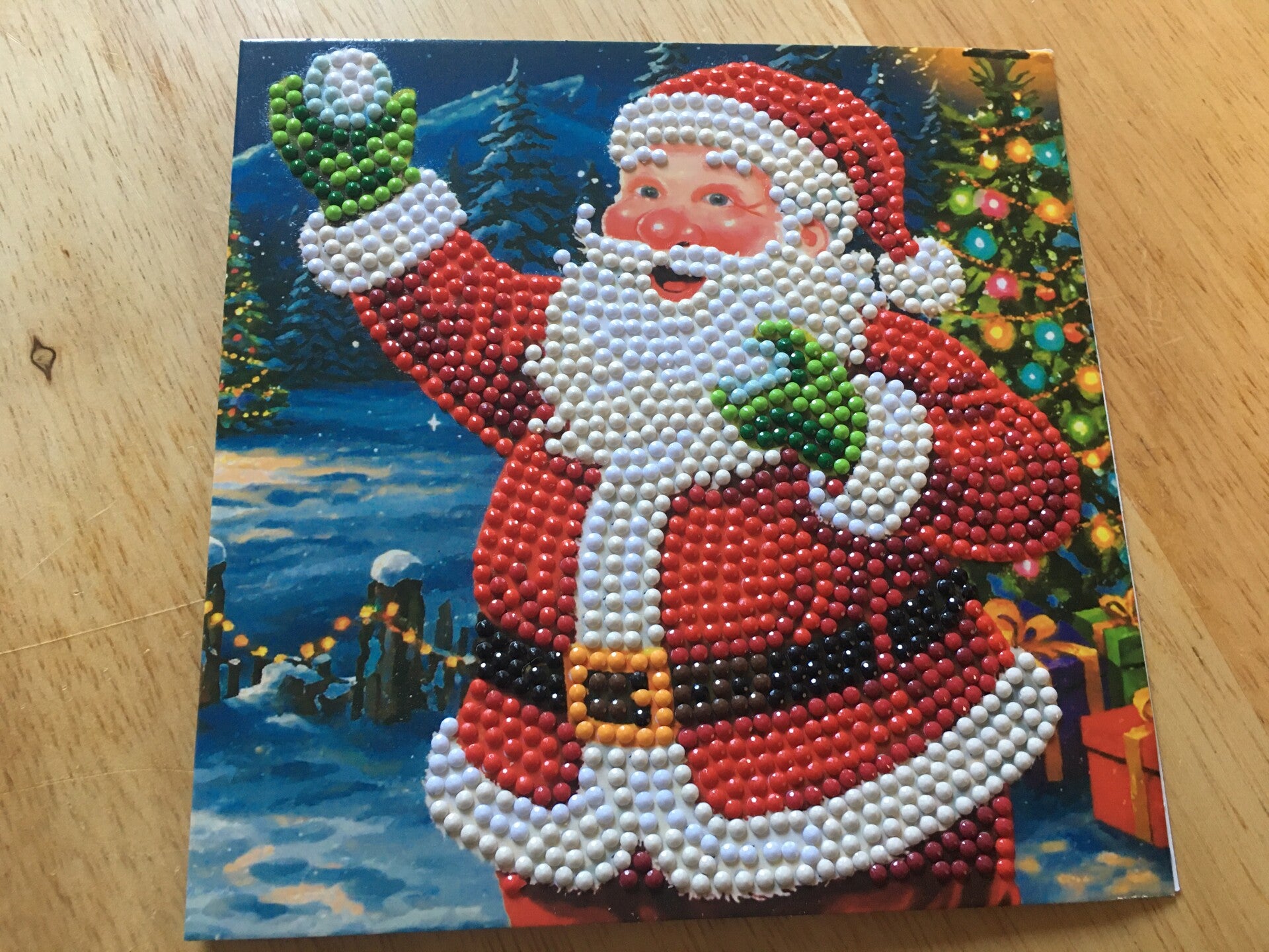 Kerstman met sneeuwbal