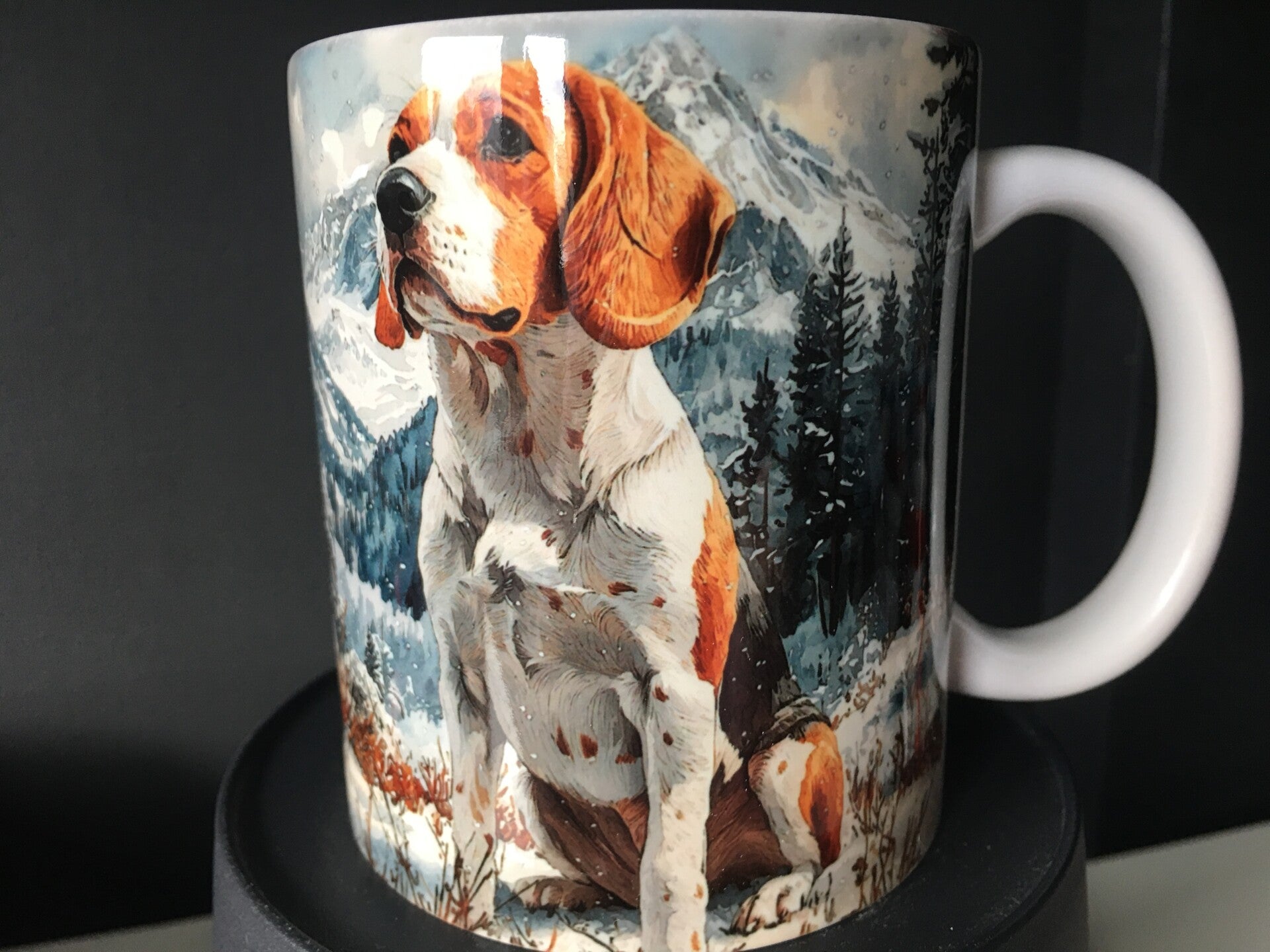 Mok Beagle in winterlandschap