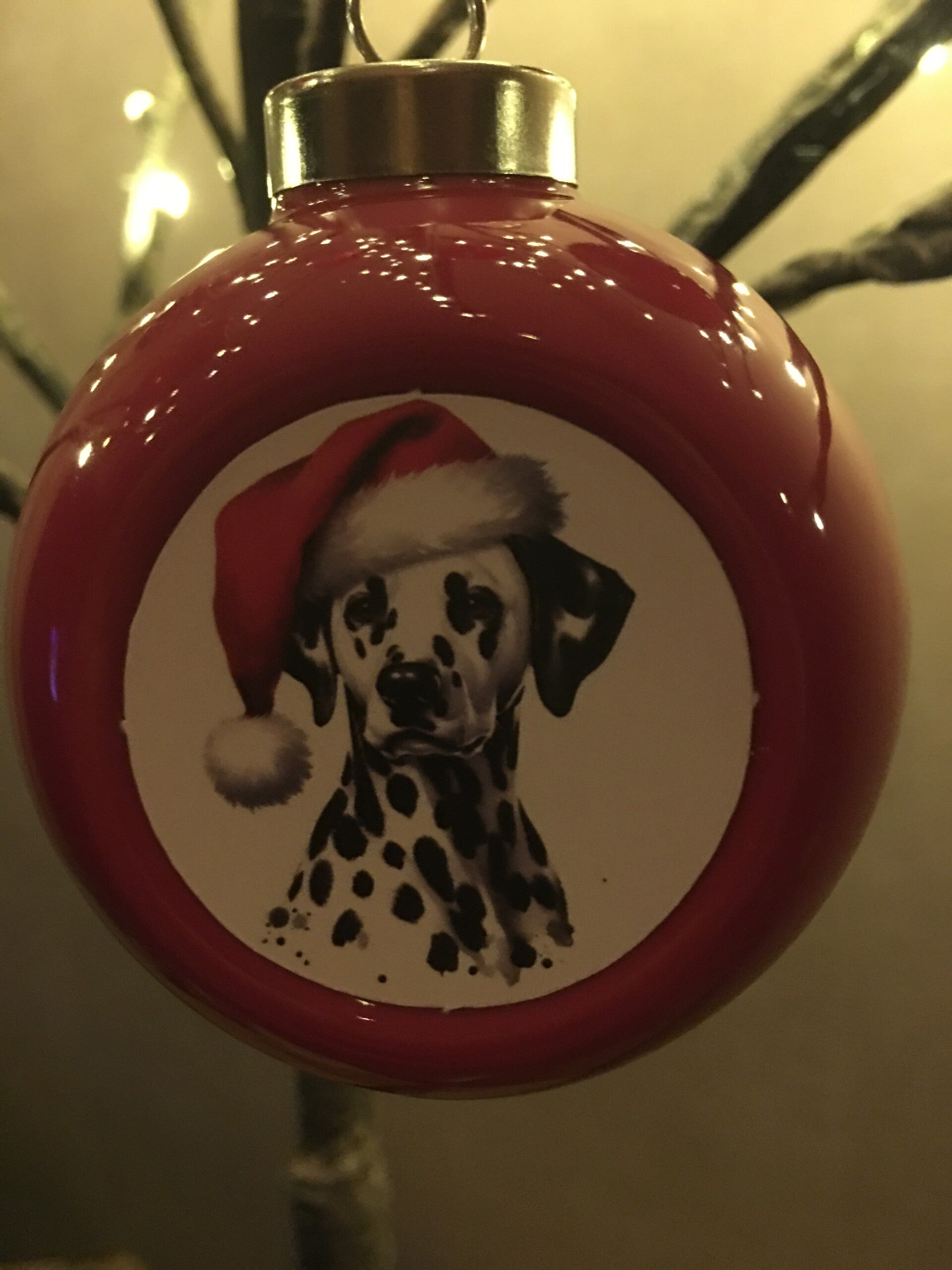 Rode kerstbal hondje