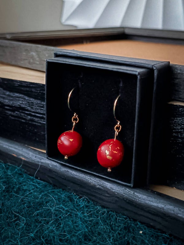 Small round bead earrings in burgundy