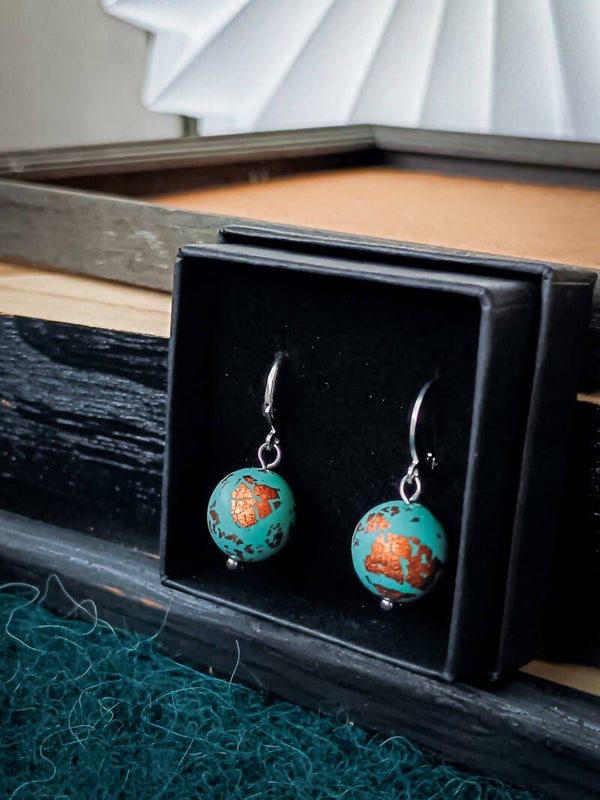 Small round bead earrings in mint