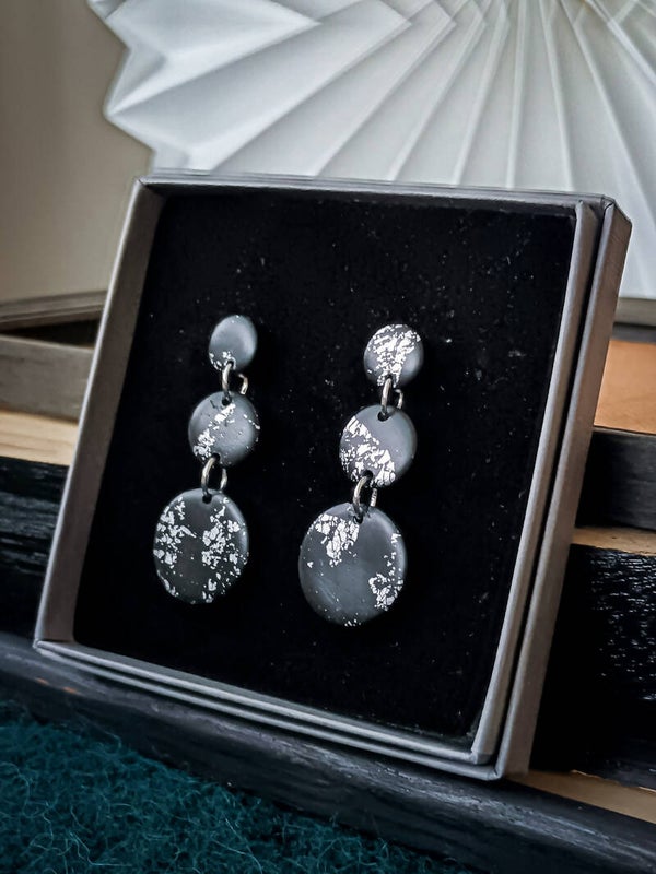 Triple Circle earrings in black