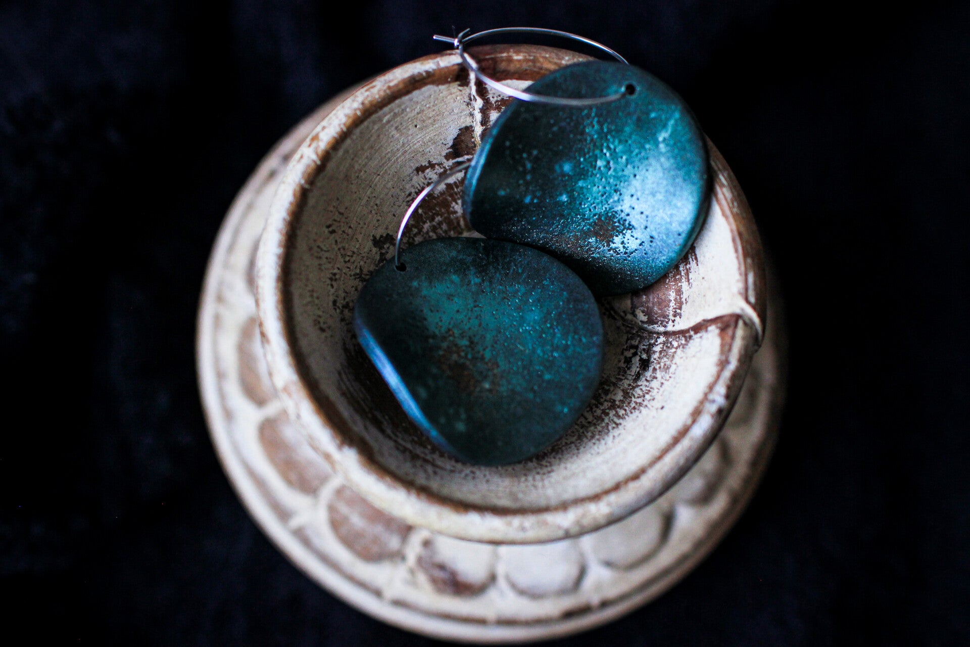 Green textured hoop drop earrings