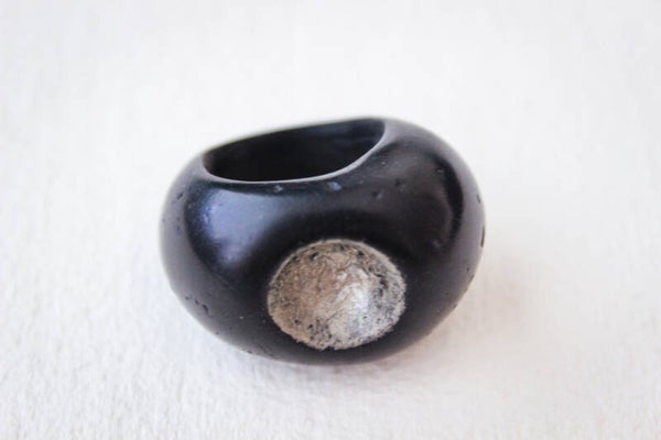 Organic form black ring