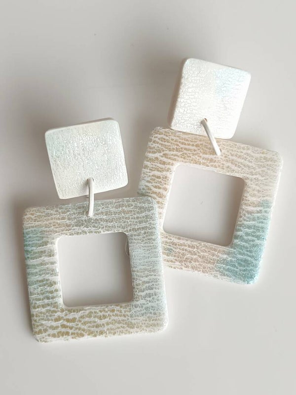 Light crackled earrings