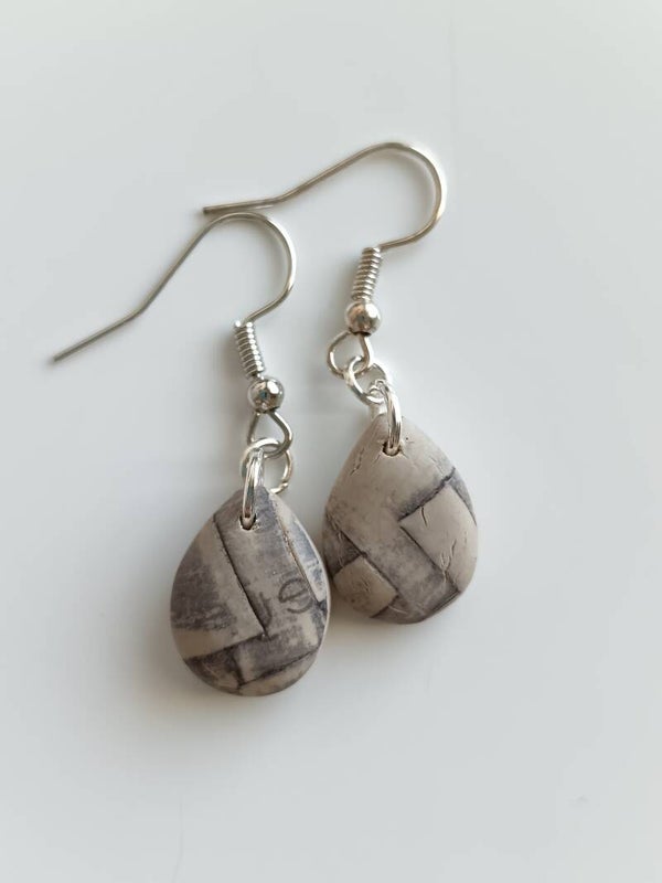 Small printed teardrop earrings