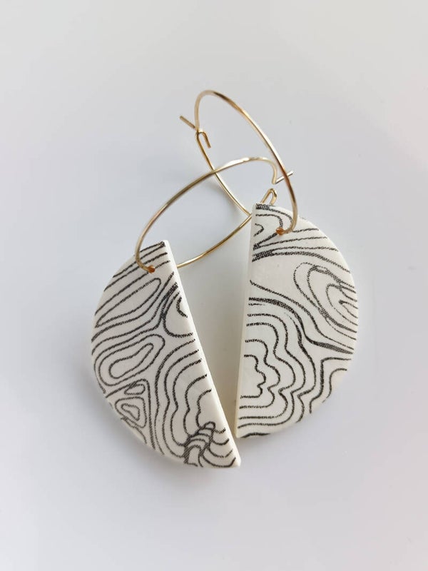 Half Moon earrings in white