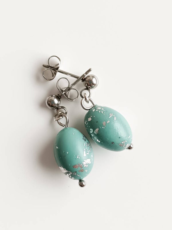 Small oval bead earrings in mint