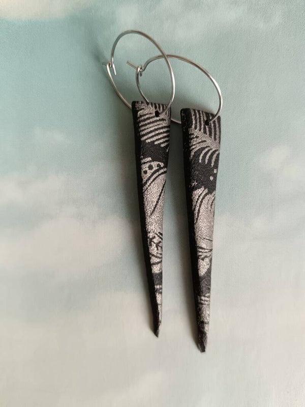 Black long pointy earrings