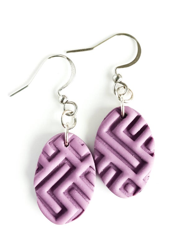 Geometric line oval dangles